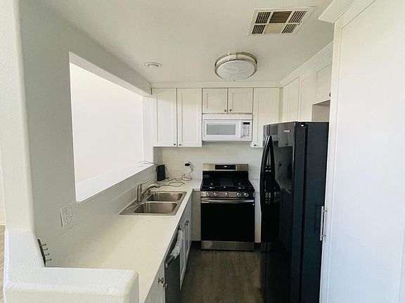 Kitchen with brand new appliances