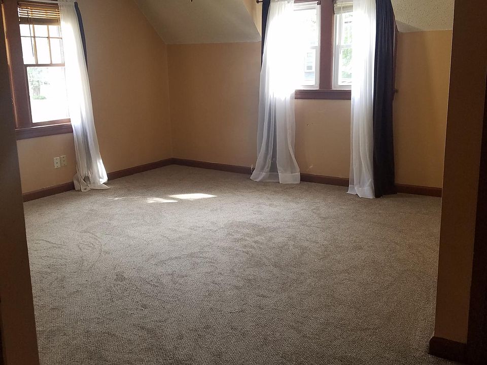 2nd image of 111 E Clinton St APT 3