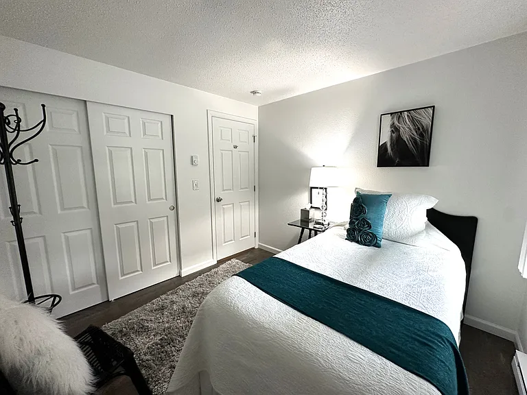 842 Phoenix St NE — Photo 21