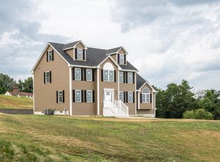 2 Greenfield Dr, Plaistow, NH 03865