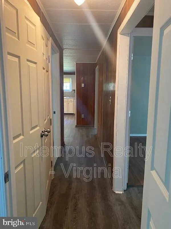 3 bed, 1.0 bath, 920 sqft, $1,450 — Photo 4