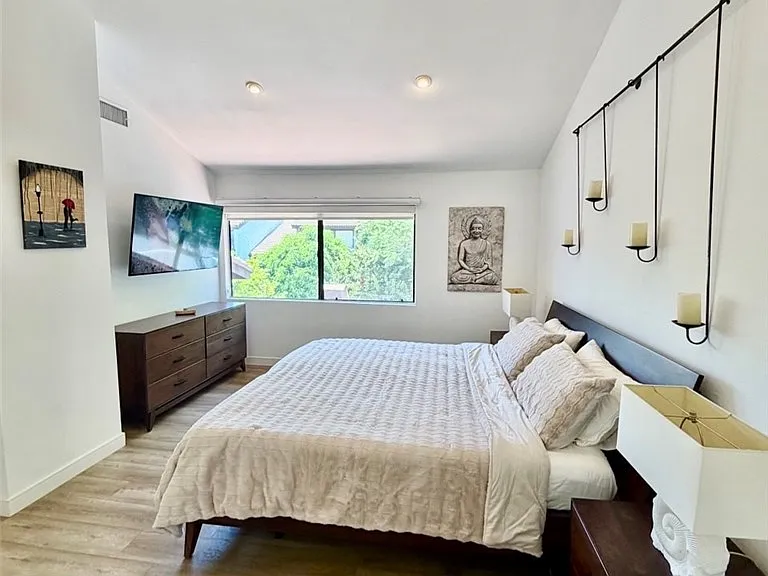 21545 Erwin St #105 — Photo 15