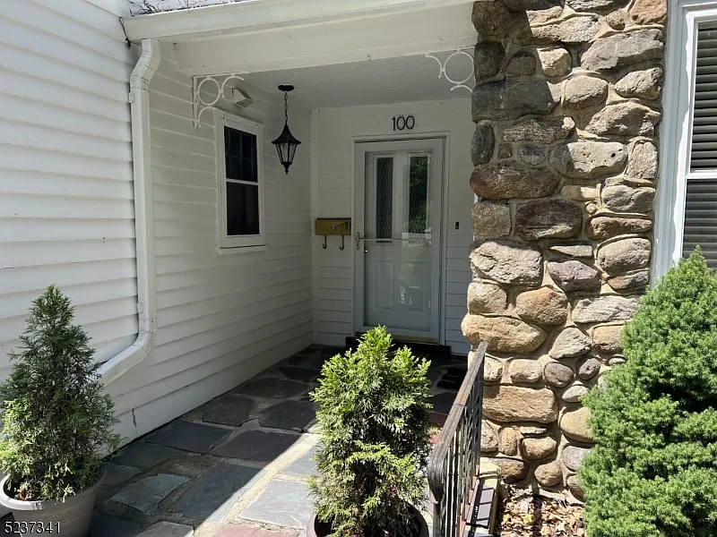 2 bed, $3,200 — Photo 2