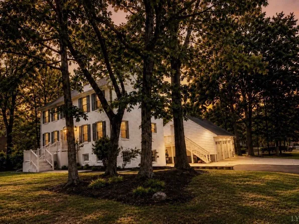 1184 Abbey Pl, Forest, VA 24551