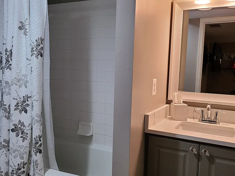 15529 Port Washington Ct — Photo 10