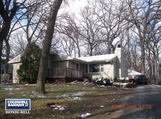 203 Acorn Ln, Lake In The Hills, IL 60156
