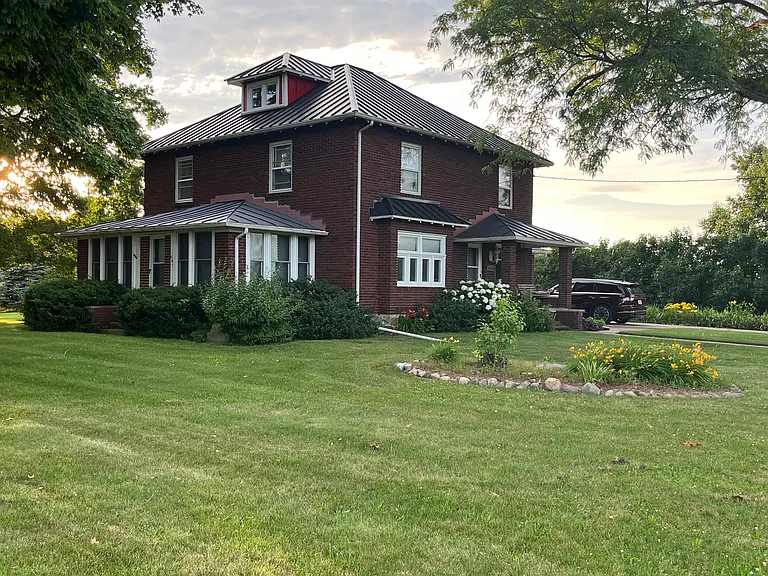 664 Dorrance Rd — Photo 2