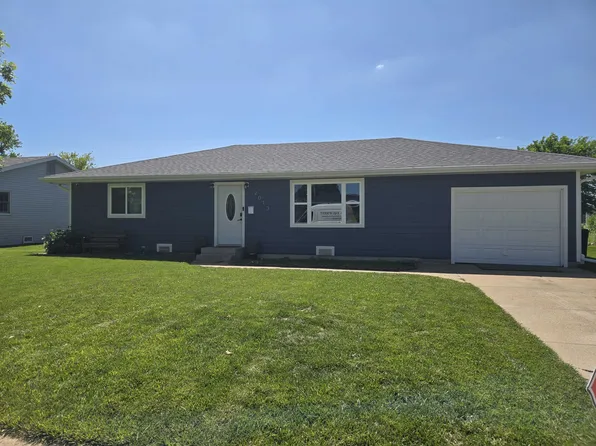 2013 Lincoln Ave, Cozad, NE 69130