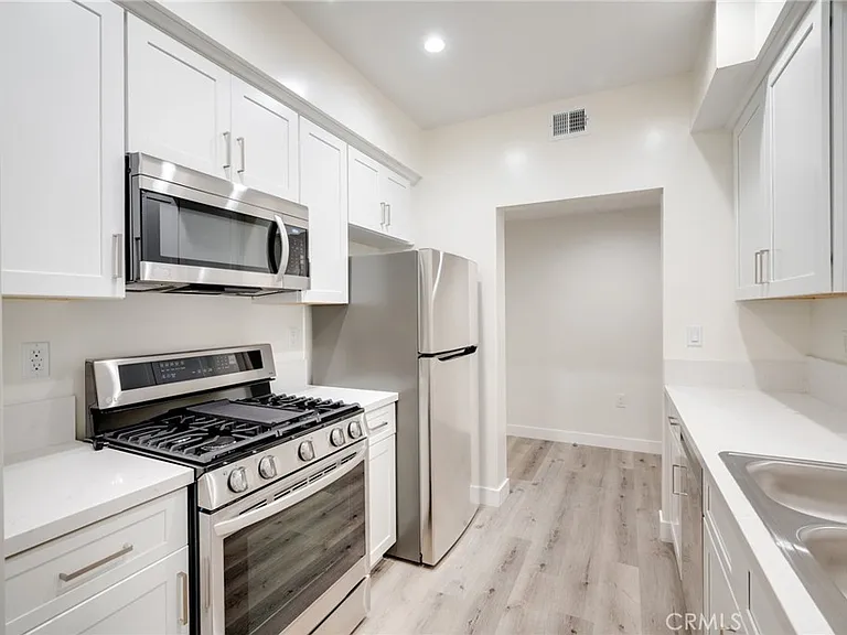 14526 Hartland St #307 — Photo 9
