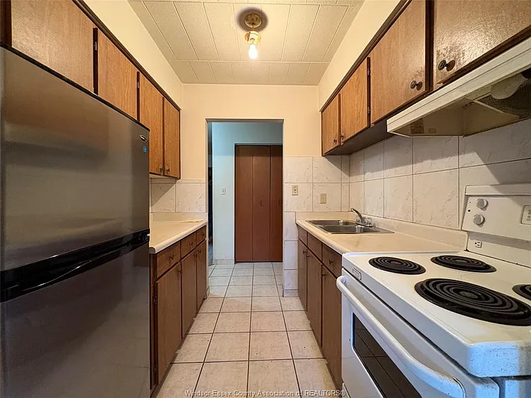 3044 Sandwich St #302 — Photo 6