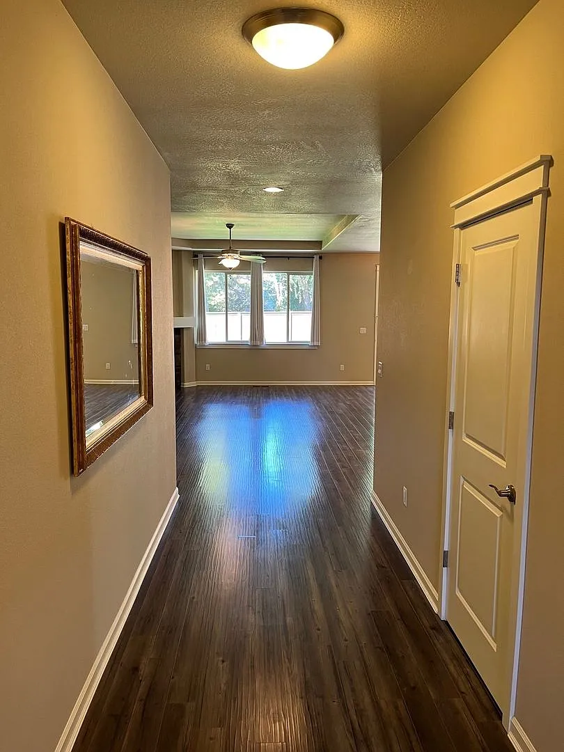 3 Bedroom, 2 Bathroom Home - Located in Pheasant Run! — Photo 3