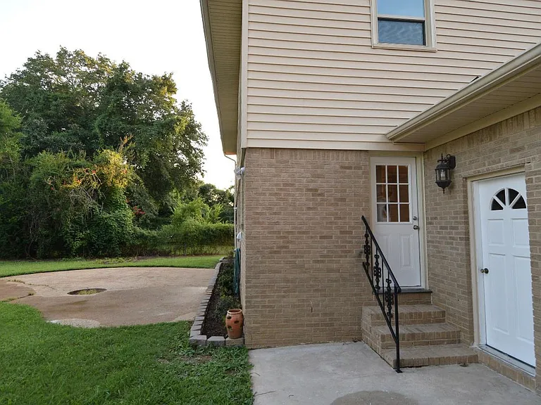 812 Farley Dr SE — Photo 5