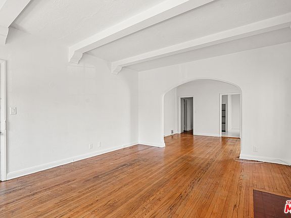 4th image of 454 N Orange Grove Ave