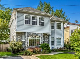 12 West Dr, Port Washington, NY 11050