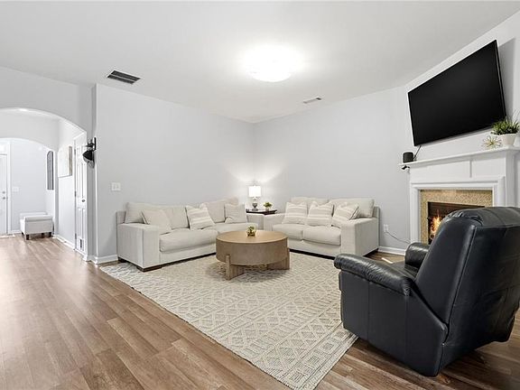 4th image of 2059 Lakeshore Overlook Dr NW