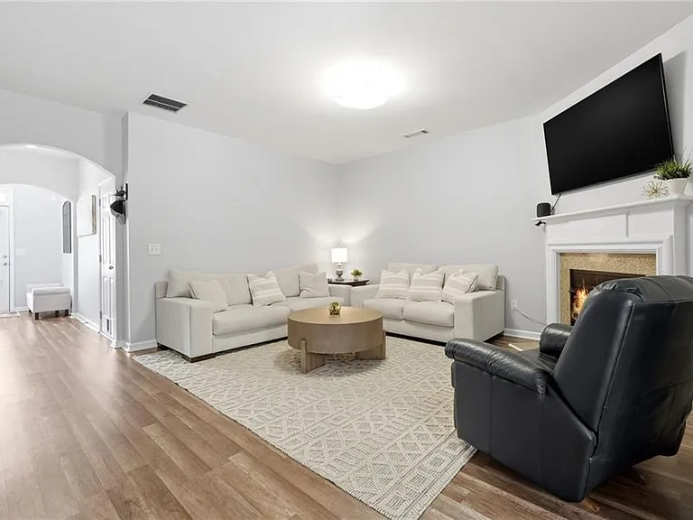 2059 Lakeshore Overlook Dr NW — Photo 4