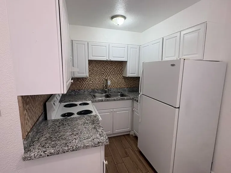 408 Highland Ave — Photo 2