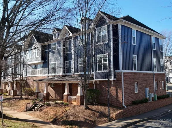 1517 Walnut View Dr, Charlotte, NC 28208