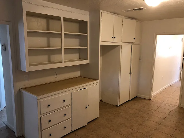 232 Albert Ave — Photo 4