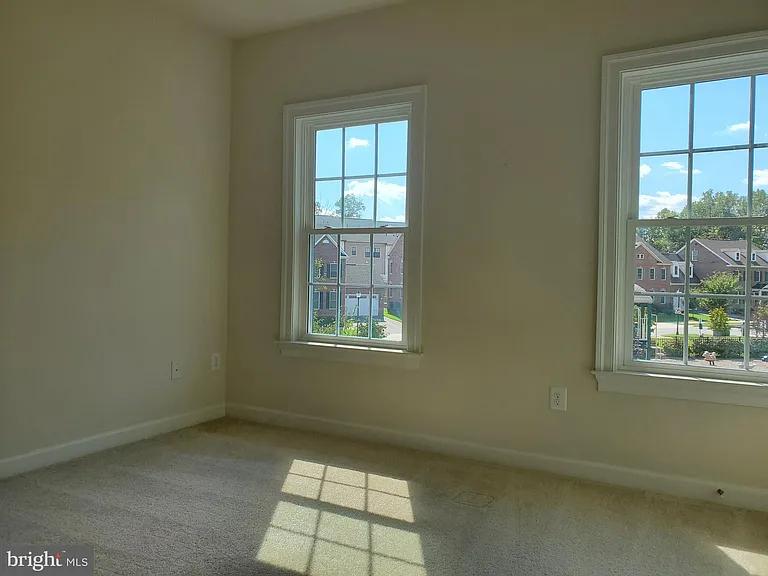 411 Greenebaum Ln — Photo 33