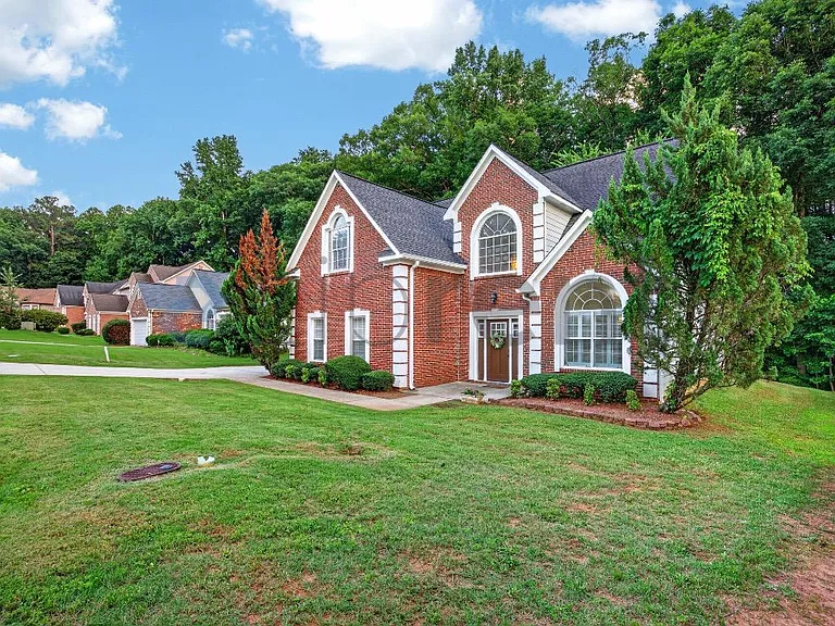 4584 Garden City Dr — Photo 2