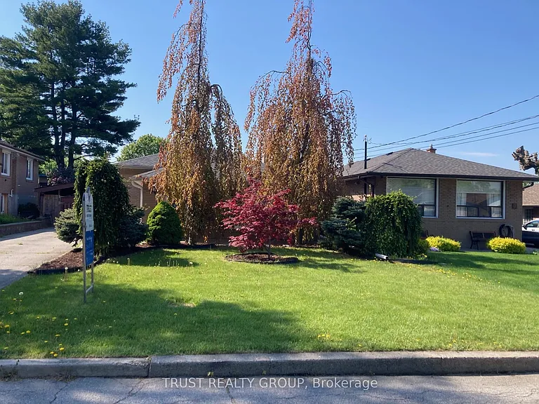 9 Del Ria Dr — Photo 1
