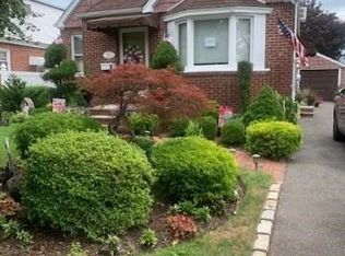 153 Semton Blvd, Franklin Square, NY 11010