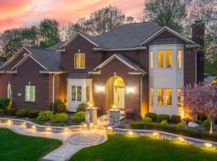 6137 Brookstone Ln, Grand Blanc, MI 48439