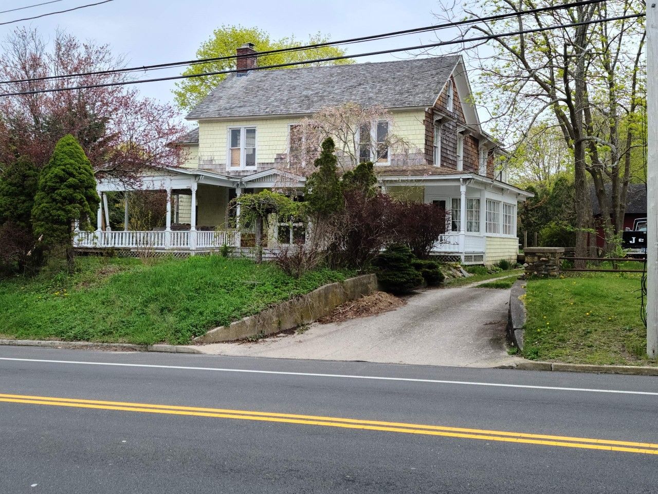 430 Montauk Hwy, East Moriches, NY 11940 Out East