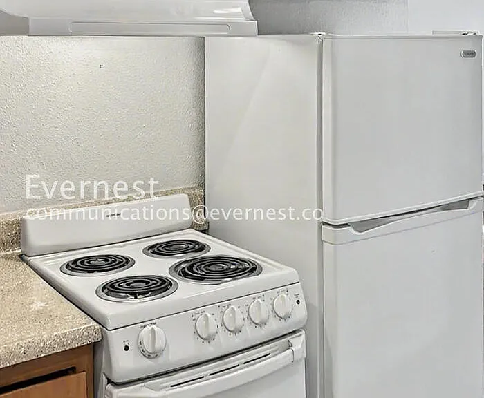 1305 Burton Ct #4 — Photo 2