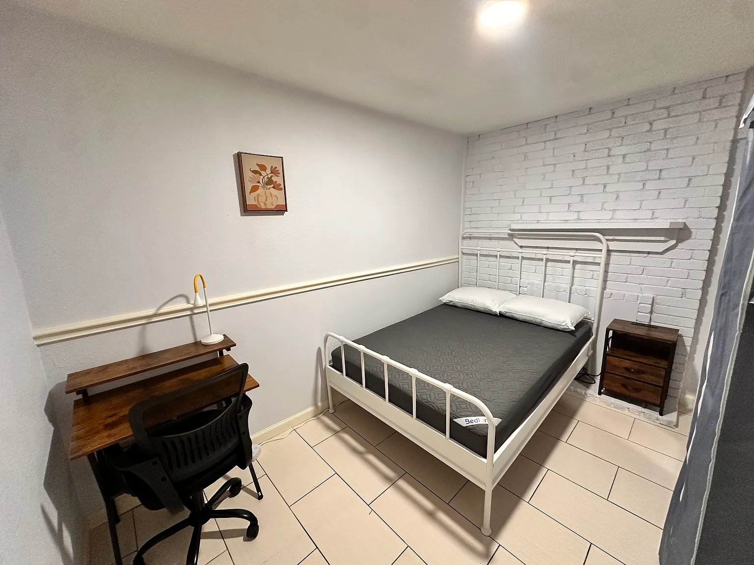 7 bed, 2194 sqft, $700 — Photo 3