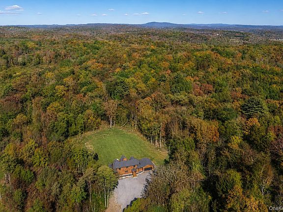 3rd image of 76 Woodlands Trail