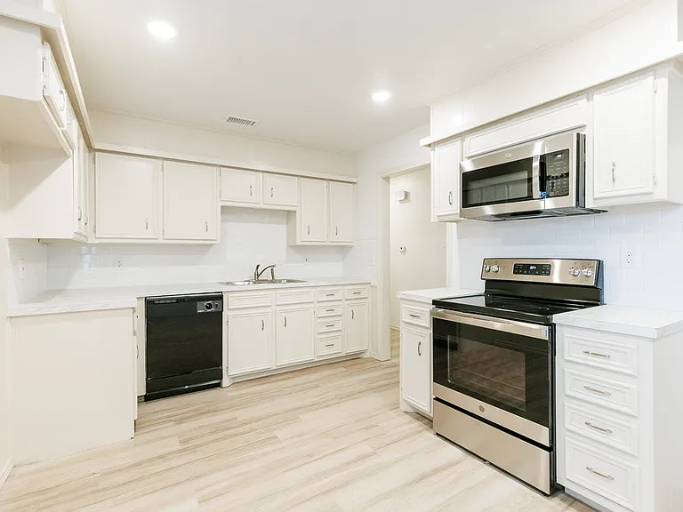 4407 75th Dr #B — Photo 10