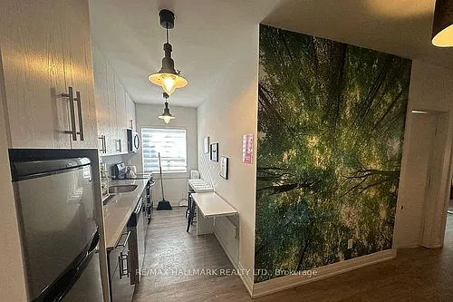 595 Saint Clair Ave W Photo 1