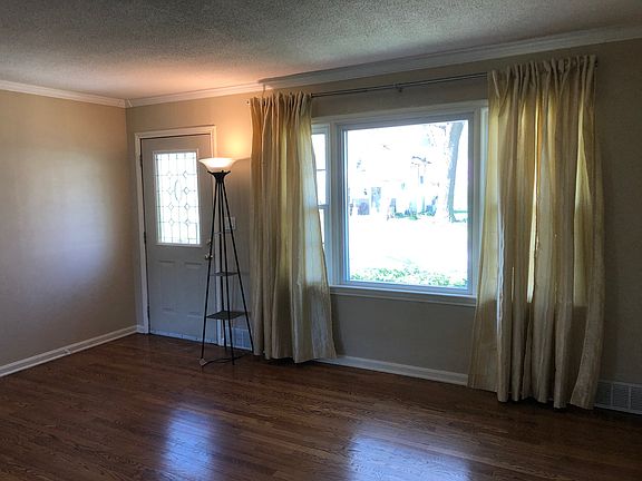 4th image of 4761 Windsor St
