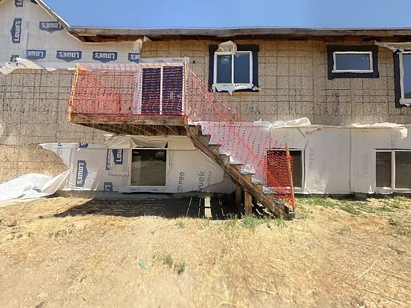 3rd image of 1551 N Hilltop Dr W
