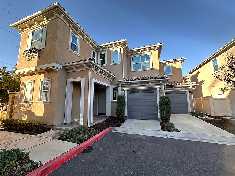 15852 Ellington Way — Photo 2