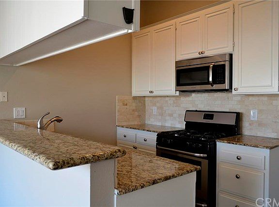 5th image of 7045 Woodley Ave Unit 207