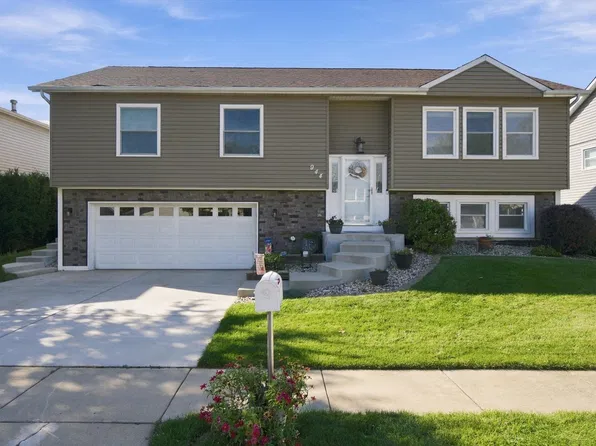 944 Lacrosse St, Carol Stream, IL 60188