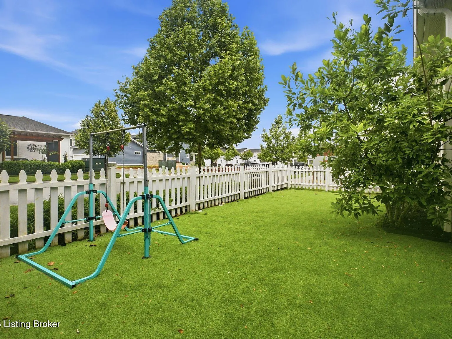 3 bed, 3.5 bath, 3284 sqft, $4,995 — Photo 4