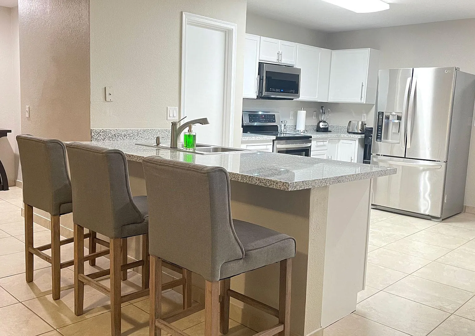 3 bed, 1808 sqft, $3,500 — Photo 1
