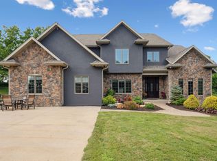 12146 Whispering Meadows Dr, Dubuque, IA 52003