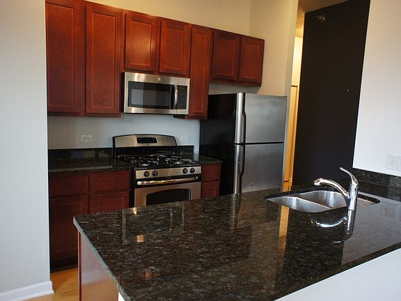 4th image of 1122 W Catalpa Ave APT 506