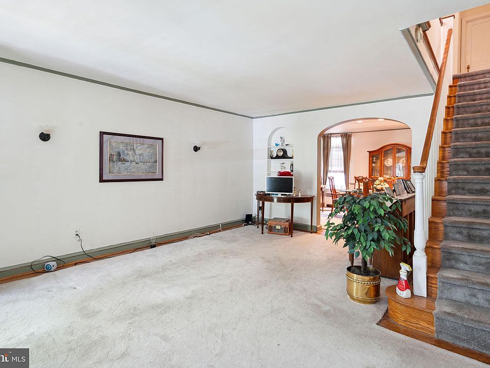 1st image of 354 E Gorgas Ln