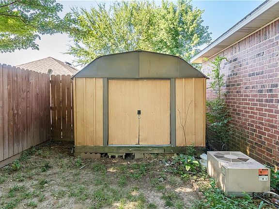 4th image of 1193 Flint Pl