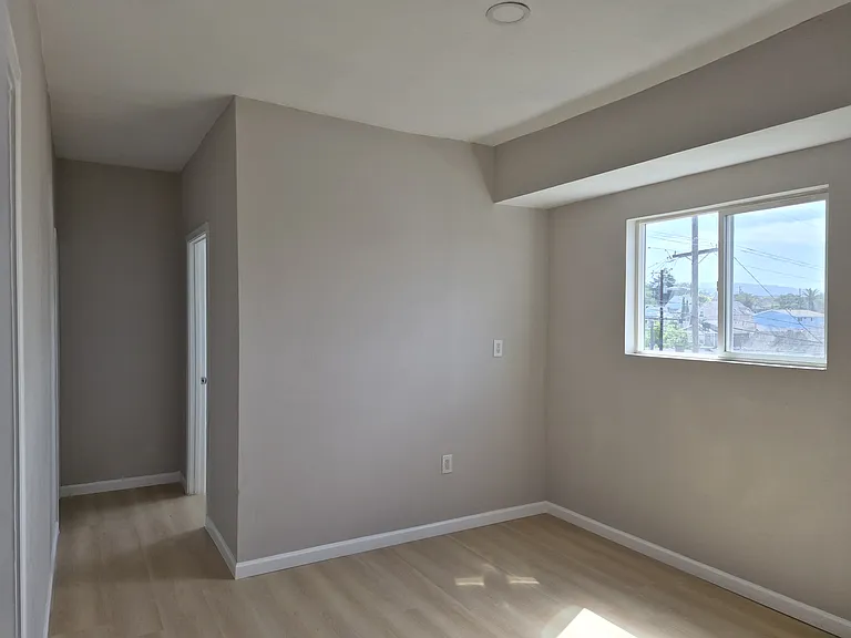 2033 E 20th St — Photo 10