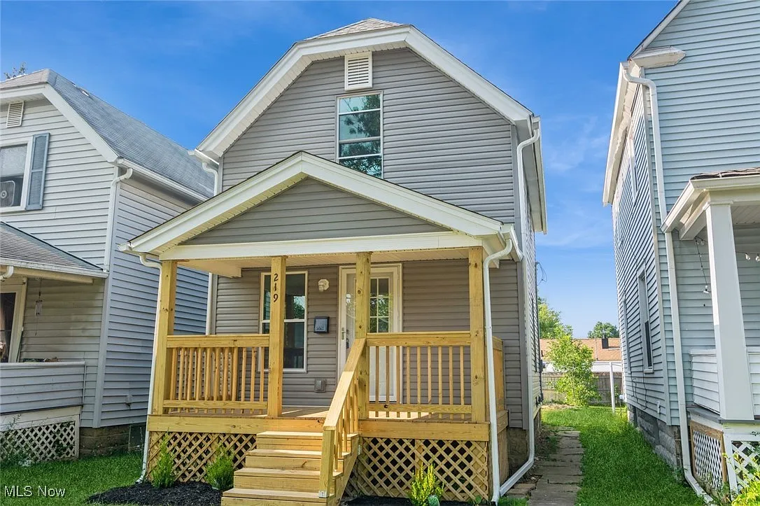 219 Foster Ave photo 1