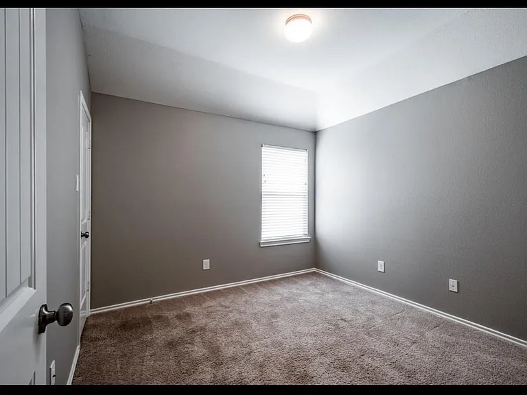 8314 Broadleaf Ave — Photo 14