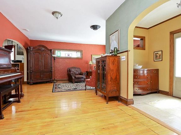 4th image of 1121 Thorn St
