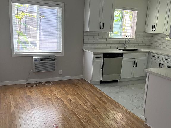5th image of 4535 Hazeltine Ave